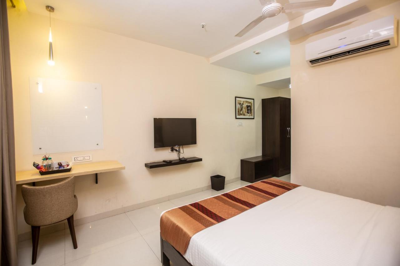 Hotel Singh'S By Wb Inn, Vashi, Нави Мумбаи Экстерьер фото