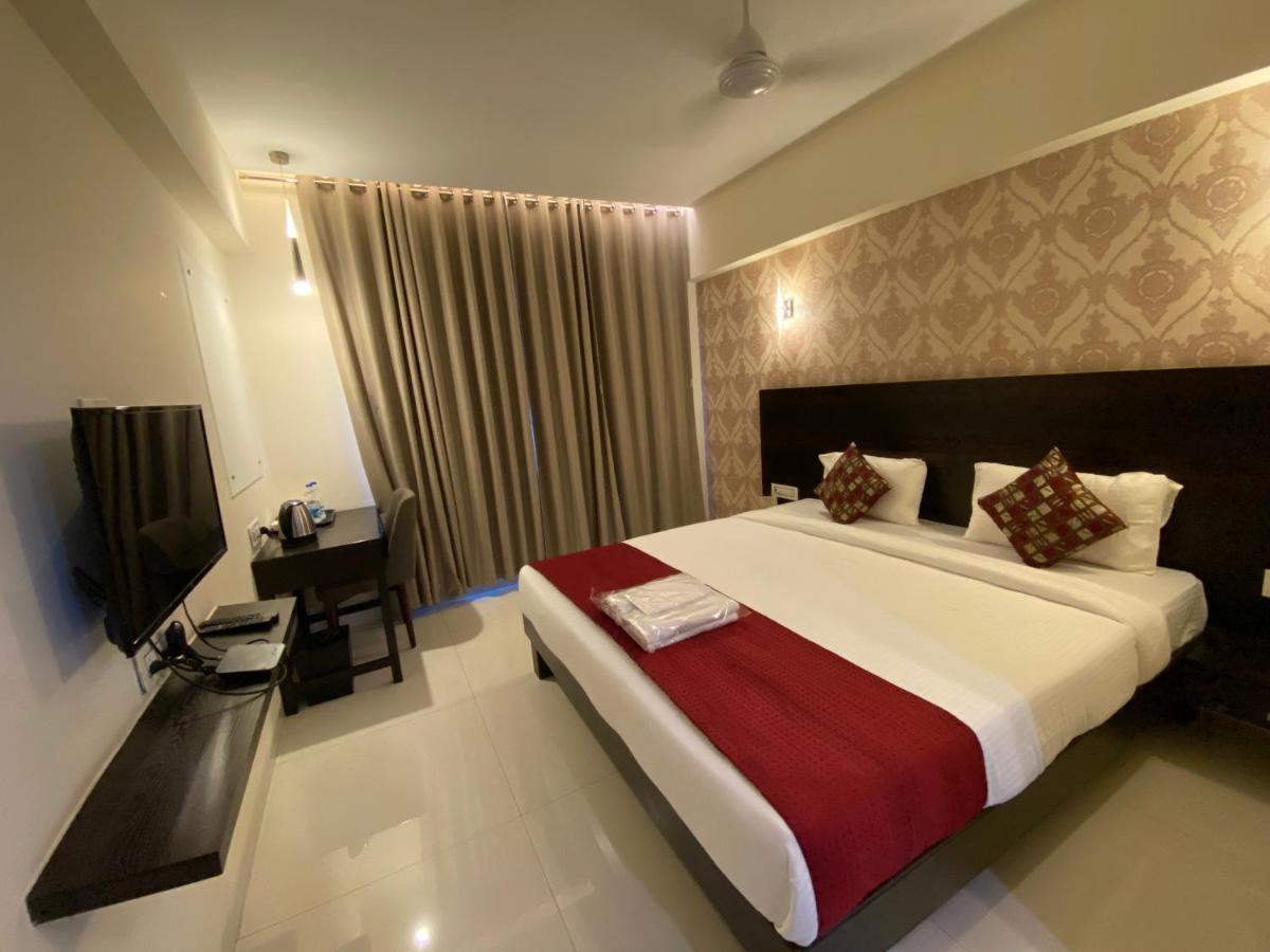 Hotel Singh'S By Wb Inn, Vashi, Нави Мумбаи Экстерьер фото