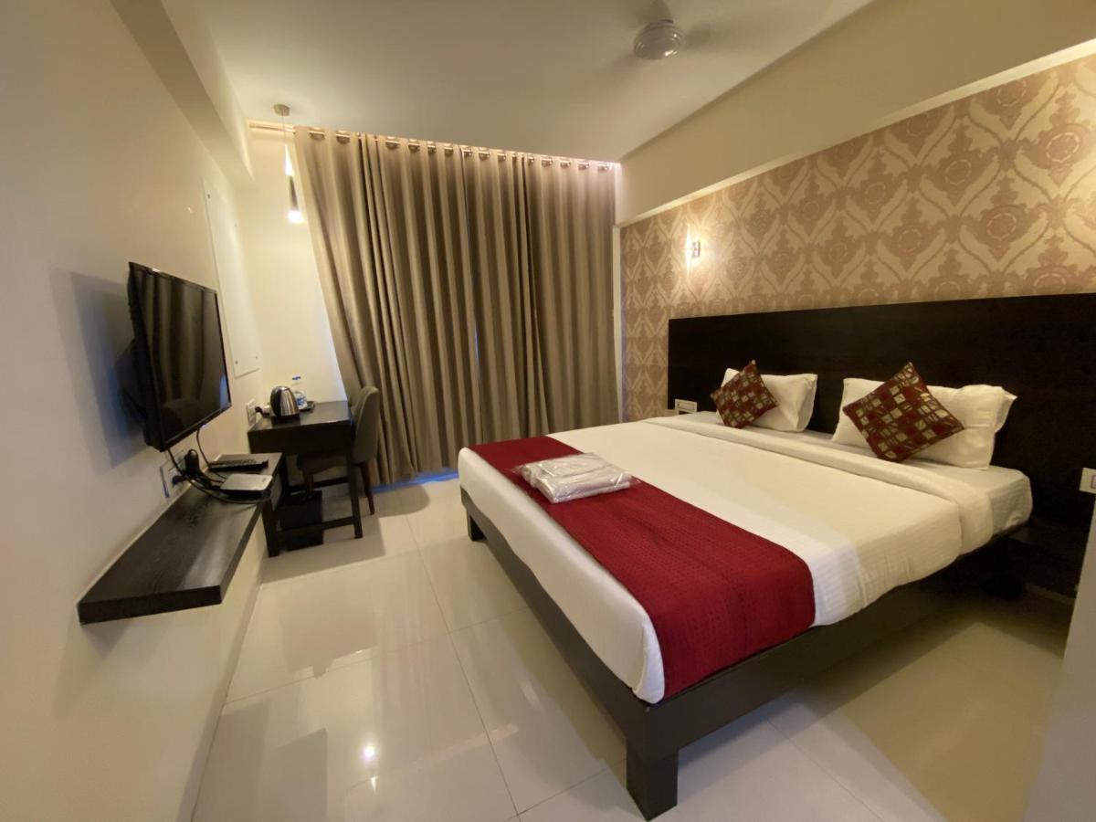 Hotel Singh'S By Wb Inn, Vashi, Нави Мумбаи Экстерьер фото
